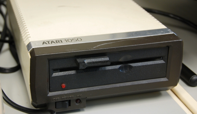 Picture of the Atari 1050 disk drive
